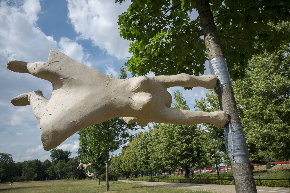 01-rzezba-w-parku-07_resize